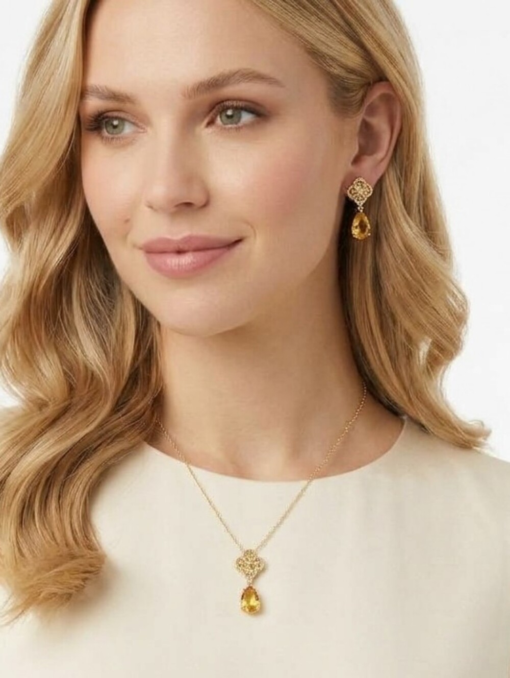 Vintage 2008 Avon Citrine Yellow Teardrop Pendant Necklace & Earring Set Gold